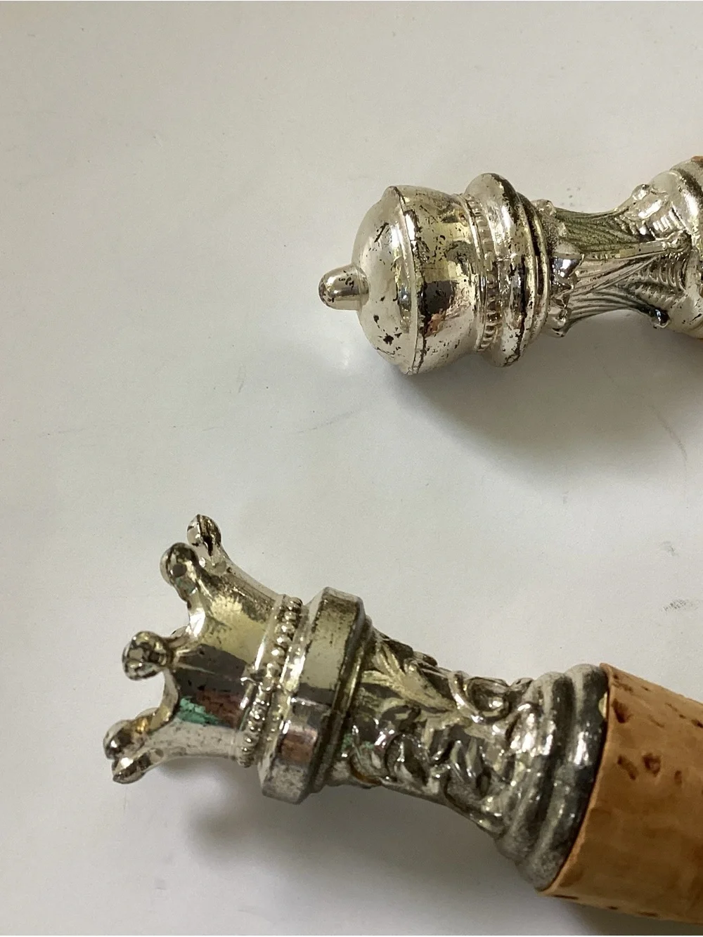 Silver Crown Decorative Wine Stopper - Metallic Silver